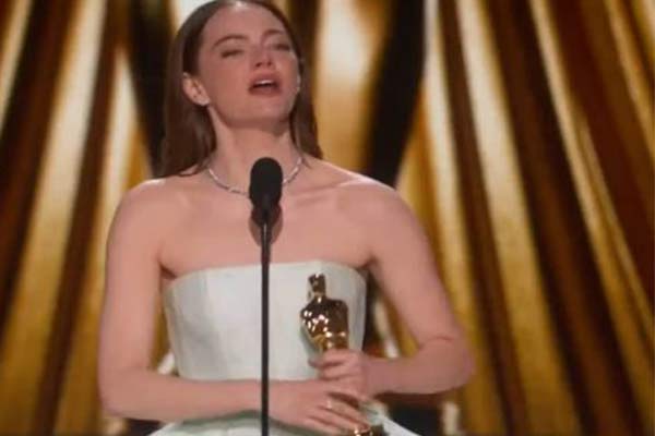 emma-stone-oscars-2024