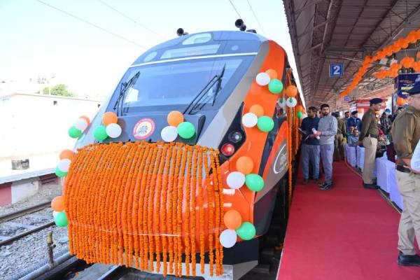 lucknow-dehradun-vande-bharat