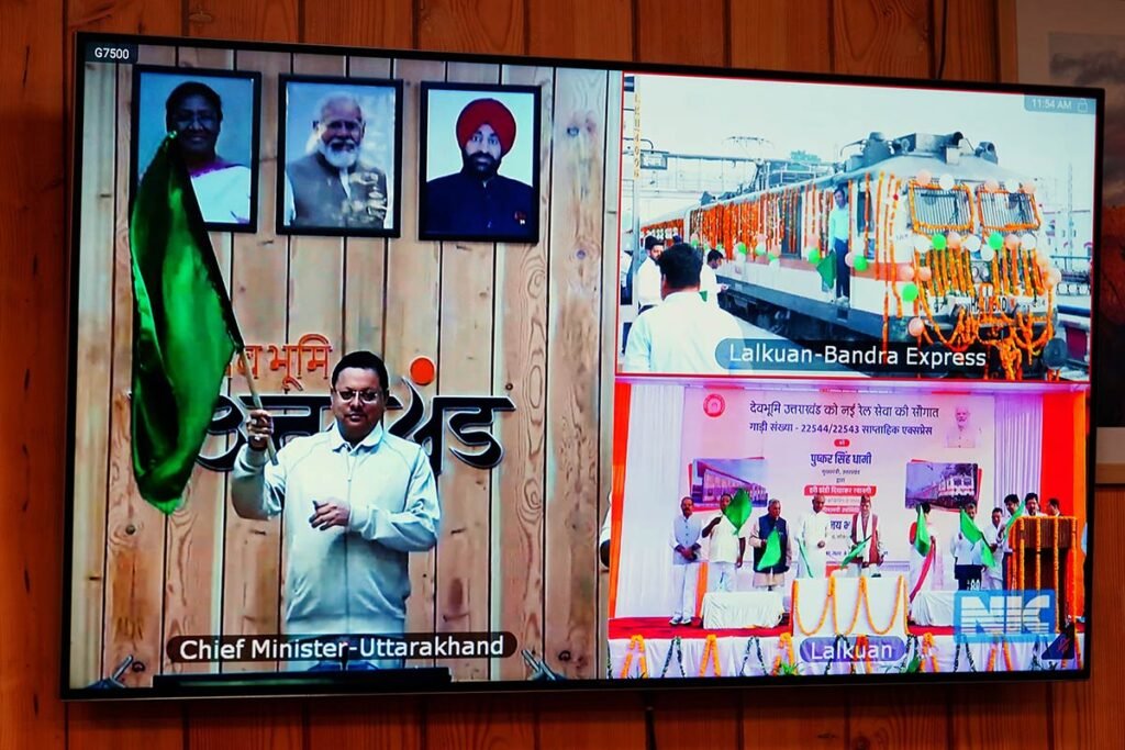 cm-flags-off-lalkuan-bandra-superfast-train