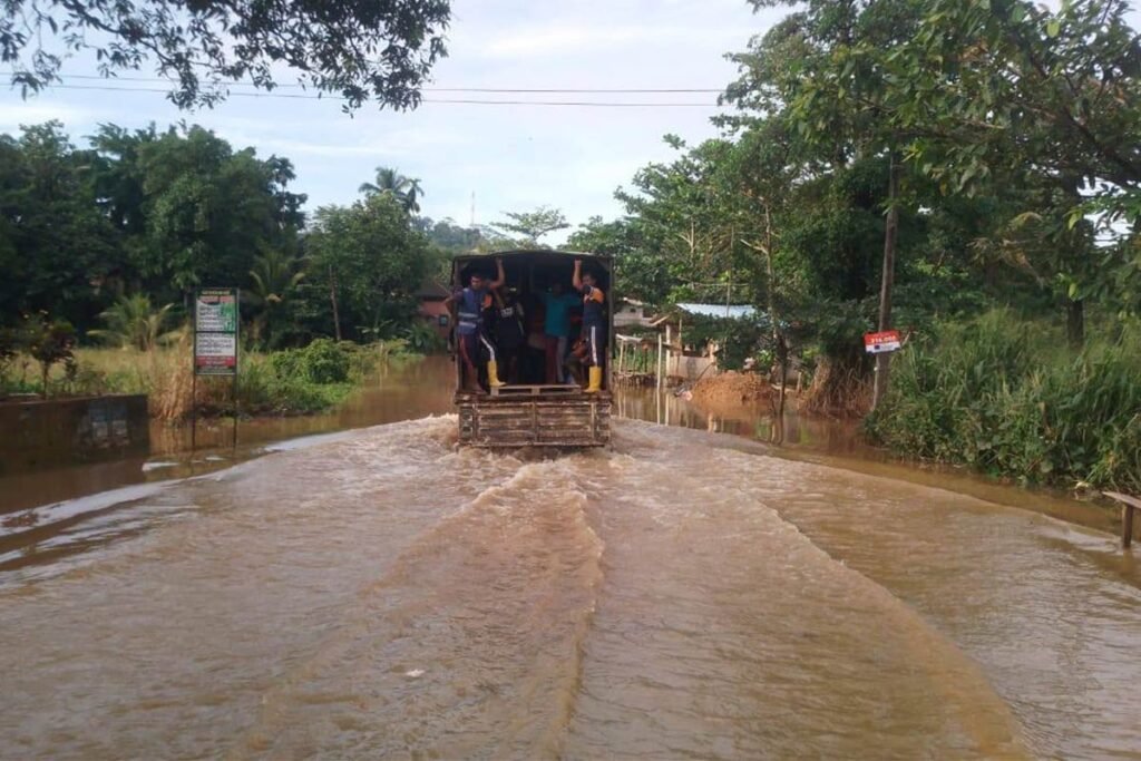 साइक्लोन दितवाह: श्रीलंका में इमरजेंसी घोषित, मरने वालों की संख्या 150 के पार