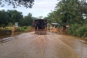 साइक्लोन दितवाह: श्रीलंका में इमरजेंसी घोषित, मरने वालों की संख्या 150 के पार