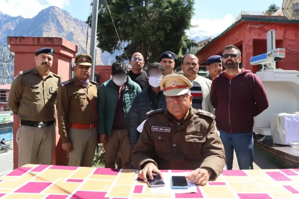 फर्जी हॉलमार्क गिरोह का भंडाफोड़ दो आरोपी मशीन समेत गिरफ्तार