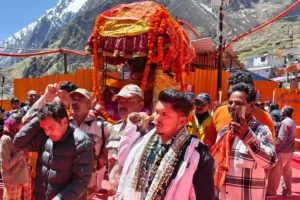 बद्रीनाथ धाम में उद्धव जी और कुबेर जी की उत्सव डोलियां सकुशल पहुंची; जय बद्री विशाल के जयकारों से गूंजा धाम