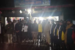 चोपता तुंगनाथ चंद्रशिला मार्ग पर फंसे 30 ट्रैकर्स का सुरक्षित रेस्क्यू