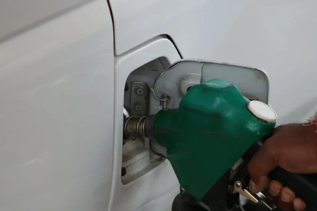 सरकार ने डीज़ल पर विंडफॉल टैक्स बढ़ाकर ₹55.5/लीटर और ATF पर ₹42/लीटर किया