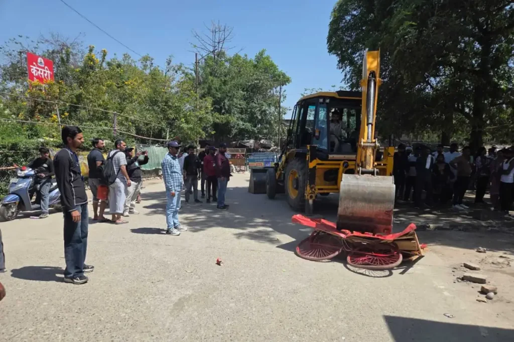 हरिद्वार में अतिक्रमण के खिलाफ नगर निगम का अभियान छठे दिन भी जारी 30 से अधिक अतिक्रमण हटाए