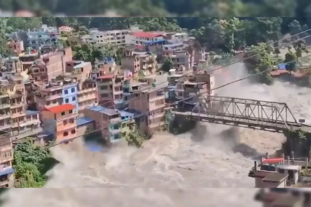 नेपाल में आई बाढ़ के बाद बिहार और यूपी हाई अलर्ट पर