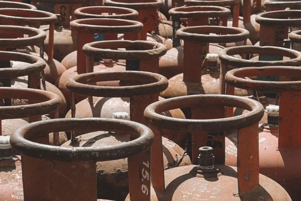 LPG KYC नियम: जानें 1 अक्टूबर से पहले अपना LPG आधार बायोमेट्रिक वेरिफिकेशन कैसे पूरा करें