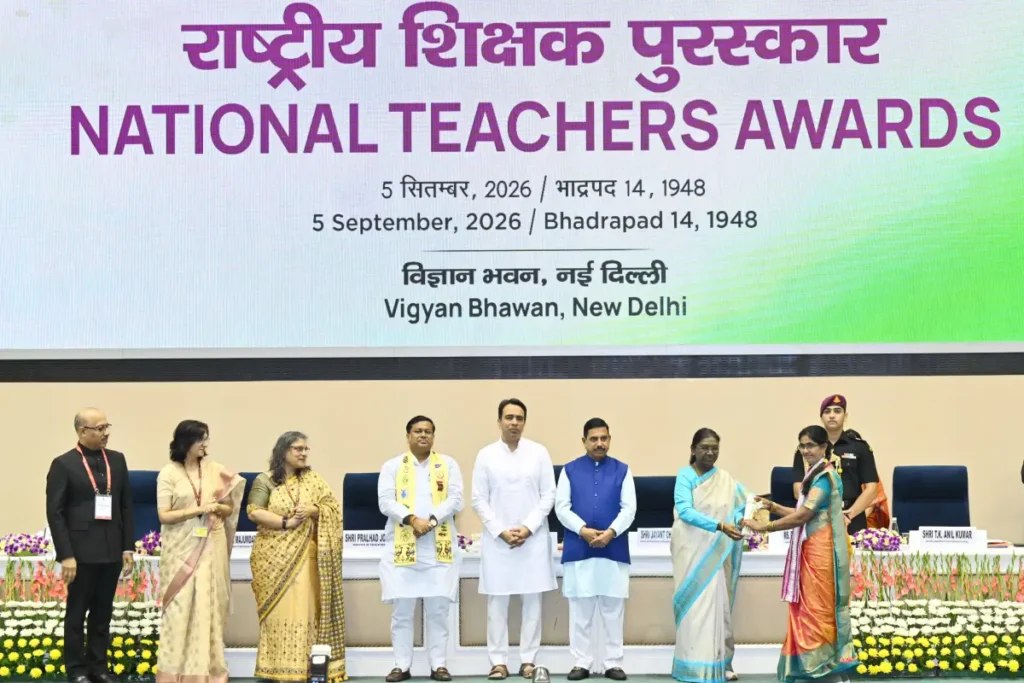 भारत की राष्ट्रपति ने शिक्षकों को राष्ट्रीय पुरस्कार प्रदान किए