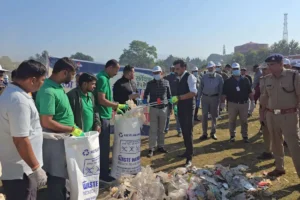 स्वच्छ सर्वेक्षण अभियान के तहत देहरादून में 40 टन कूड़ा उठाया; जिलाधिकारी ने अधिकारियों और छात्राओं के साथ चलाया सफाई अभियान